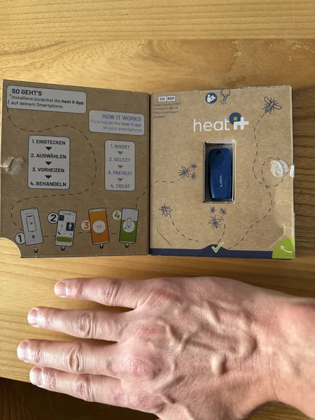 The Heat It box open, showing the four-step how it works panel and the device in its tray